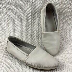 Vintage Minnetonka White Moccasin Shoes Ladies Size 6 Casual Comfort Slip Ons
